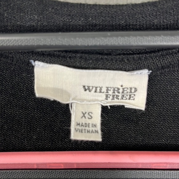 Aritzia Wilfred free sweater - Picture 2 of 6